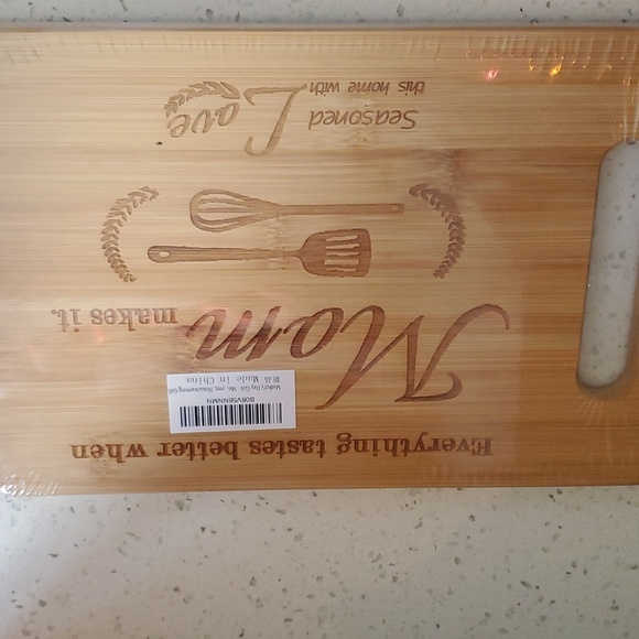 Mom cheese/bread board - Picture 2 of 2